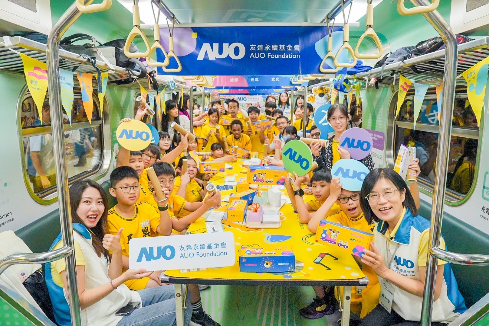 友達永續基金會響應國科會推動的「臺灣科普環島列車」正式啟航，透過「生活中的科學」車廂課程設計，展開為期6天巡迴全臺17個縣市、？32站的移動式科普之旅