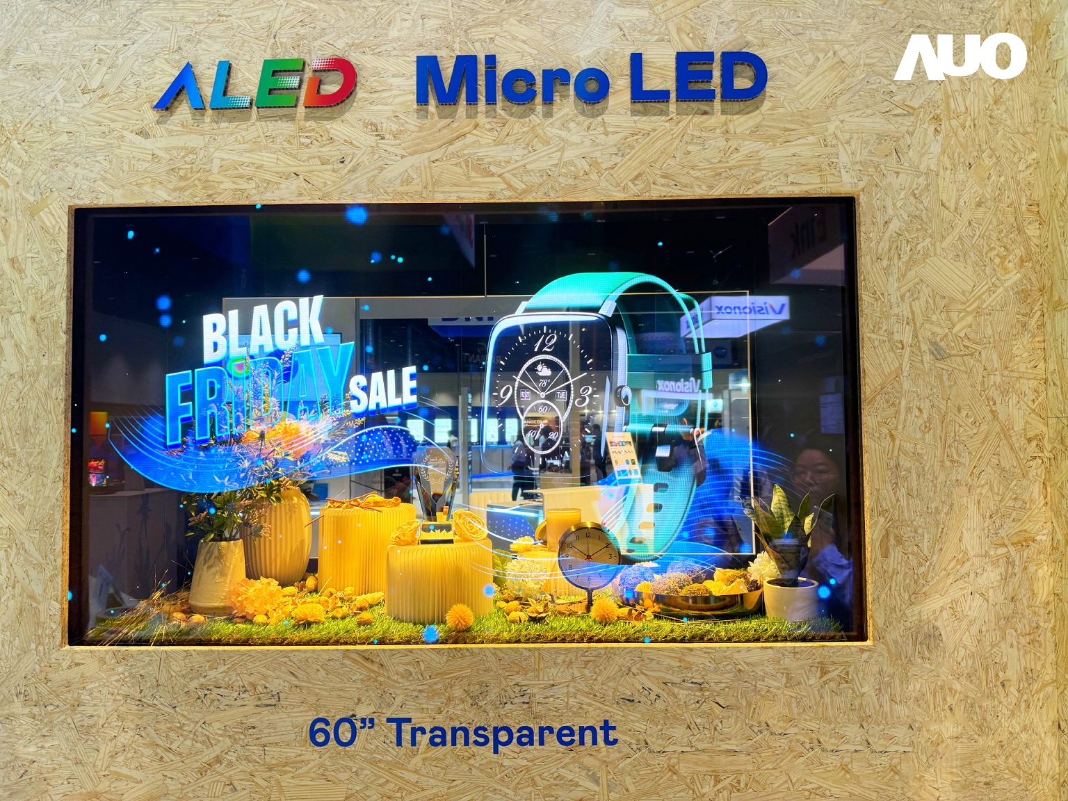 友達領先業界打造「60吋高透明度Micro LED顯示器」，具高穿透率、低繞射、高亮度、無縫拼接等優勢，展現如家庭玄關窗屏、商品展示櫥窗，或觀光運具的導覽窗屏之應用潛力，獲台灣精品標誌